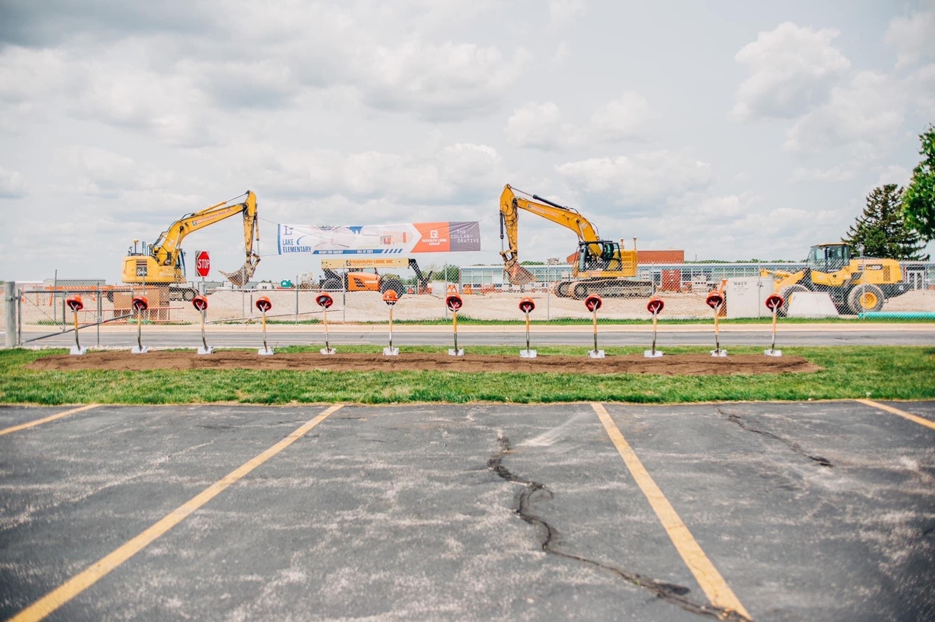 Shovels and construction equipment 