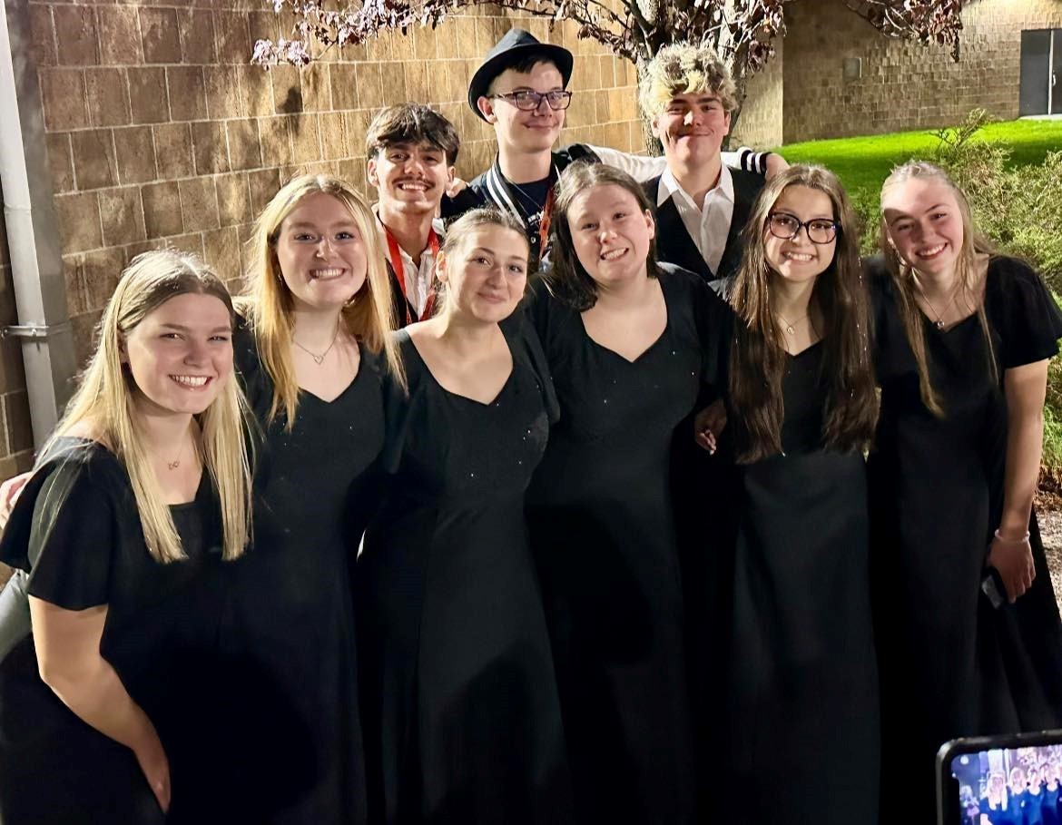 High school choir members pose for a picture. 